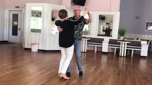 Egal, wie alt, geschickt oder sportlich sie sind: Tanzschule Wehrheim Gierok Linksflechte Slowfox Youtube