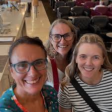 & the best part …… the people 😍🥰😘 Q U I L T C O N 2 0 2 5 #quiltconrecap  #community #people #friendship #quilters #connection #friends #love #themqg  #quiltcon #quiltcon2025 #barbiecomestophoenixarizona #barbiecomestoquiltcon  #barbiemitchell @themqg