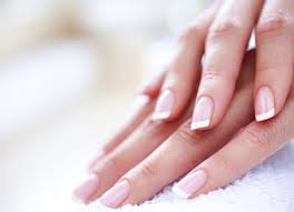 Falamos isso porque muita gente passa vergonha quando expõe os pés e as mãos. Alongamento De Unhas Pode Causar Problemas Como Fungos E Rachaduras 20 08 2018 Uol Universa