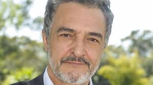 He has appeared in more than one hundred films since 1980. Familia De Rogerio Samora Mostra Se Confiante Ele E Forte E Vai Vencer Esta Batalha Casa Da Fama