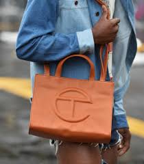 Das bag schützt die öffentliche gesundheit, entwickelt die schweizer gesundheitspolitik und sorgt für ein leistungsfähiges, bezahlbares gesundheitssystem. Guess Withdraws Its Telfar Lookalike Bag The New York Times