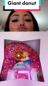 #donut #univeralestudios #california #thesimpsons #lardladdonuts  #worldfamous #mukbang #snackiess #foodtiktok #featuringmyboo #doughnut