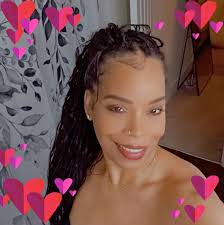 On the red carpet at the Cannes Film Festival, Denzel Washington seemingly  reprimanded pushy photographers.