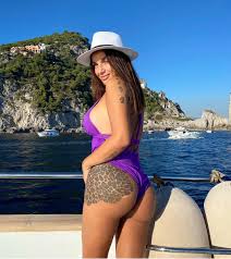 Her birthday, what she did before fame, her family life, fun trivia facts her father, tonino, is a businessman and her grandfather is ferruccio lamborghini, the founder of the. Elettra Lamborghini On Twitter The Most Famous Italian In Capri Elverdadero
