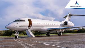 Bombardier est un leader mondial de l'industrie de l'aviation. Bombardier Global 5000 Watch A Private Jet Walk Through With Acs Youtube