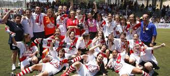 La futbolista guatemalteca ana lucía martínez marcó el único gol del juego que el rayo vallecano femenino le ganó al olímpico moratalaz en un juego que sirvió para recaudar alimentos. Se Cumplen 10 Anos Del Primer Titulo Del Rayo Femenino