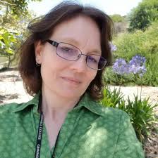 When a recipe asks for 4sq of chocolate they are meaning 4 squares? But how  much is a square?! thank you!