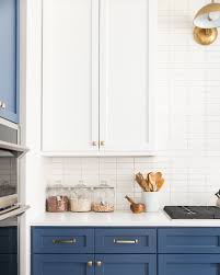 Decorative elements like lighting, tile and hardware can really change the tone and overall style of a kitchen. 7 Basic Design Considerations For Selecting Cabinet Pulls And Knobs For Your Interior Design Project Designed