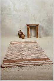 Verspielte accessoires mit blümchenmuster, frische blumen und helle stoffe perfektionieren den look. Der Shabby Chic Shop Fur Nostalgische Gegenstande Jdl Handgewebter Teppich Aus Leder 70x140 Cm