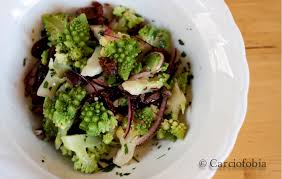 Il broccolo romano, come tutti i cavoli, può essere consumato crudo, condito con olio, sale e limone; Insalata Invernale Di Broccolo Romanesco By Carciofobia Robysushi Com