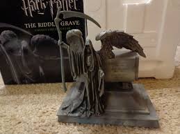 Harry Potter The Riddle Grave Statue Gentle Giant Review Grave Statues Gentle Giant Harry Potter