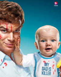 Serien om seriemorderen Dexter Morgan topper ofte listene over tidenes  beste serier. Nå kan du fråtse i 96 episoder hos oss 😱 Er du klar for et  mørkt gjensyn med Dexter? 👀