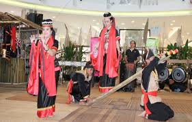 Tarian suku kaum bidayuh salako harumkan nama malaysia di korea. Bidayuh Traditional Dance Dayak Cultural Foundation 254661 A