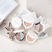 favor 美しい艶肌に脱帽 fenty beauty フェンティビューティー のハイライトが優秀なんです 艶肌 化粧品 美容