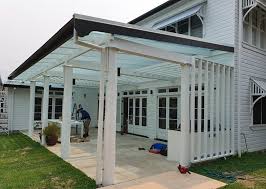 Il existe également des pergolas bioclimatiques dont les lames sont orientables et qui permettront de contrôler. Pergolas Patios Palram Australia