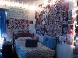Your new dorm room is a blank canvas that calls for posters, photos, string lights and other dorm room decorating ideas that will define your college years. Teenage Room Decorating Ideas For Small Rooms Diy