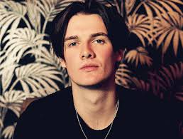 MEE Professional Artist Roster