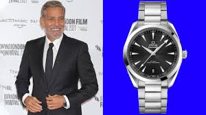 Chiếc đồng hồ rolex air king chrome hearts với bộ dây đeo đặc biệt có mức giá 8,250 usd (~190 triệu đồng). This Is The Watch George Clooney Wears When He Wants To Feel Like George Clooney Gq