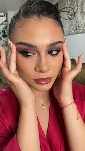 Makeup trend 💋Bella mil gracias por la confianza 💕 Amamos ser parte de  momentos especiales 💖 Tu belleza es inspiradora ✨ #makeup #makeupartist  #makeupaddict #makeuplook #fentybeauty #lipsgloss ...