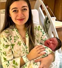 Prénom glacé: «Mon Dieu! Je vais accoucher au McDo»