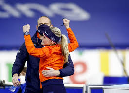 At the 2018 winter olympics she won netherlands first ever gold medal in short track speed skating and became one of. Schouten Schrijft Historie Als Eerste Nederlandse Met Goud Op 5000 Meter Bizarre Race Schaatsen Bd Nl