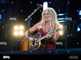 Is Deana Carter Related To June Carter? - Famous People Today