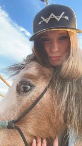 Teen seeking horse job in Columbia, MO