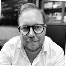 Jag helgar min födelsedag med lite humor 😊✨ Det bästa svar jag fått från  ChatGPT hittills. Jag bad GPT skriva ett ansökningsbrev för en  backend-utvecklare utan någon som helst erfarenhet av detta.… |