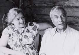 وقام جوجل بوضع صورة بوريس على الصفحة الرئيسية لمحرك البحث، وعند الضغط يذكر أن ولد الكاتب والشاعر الروسى بوريس ليونيدوفيتش باسترناك في الـ 10 من فبراير عام 1890. Ù‚Ø¨Ù„ ØµØ¯ÙˆØ± Ø±ÙˆØ§ÙŠØ© Ø§Ù„Ù…Ø«ÙŠØ±Ø© Ù‚ØµØ© Ø¹Ø´Ù‚ Ø¨ÙˆØ±ÙŠØ³ Ø¨Ø§Ø³ØªØ±Ù†Ø§Ùƒ ÙˆØ£ÙˆÙ„Ø¬Ø§ ÙˆØ§Ù„Ø¯ÙƒØªÙˆØ± Ø²ÙŠÙØ§Ø¬Ùˆ Ø§Ù„ÙŠÙˆÙ… Ø§Ù„Ø³Ø§Ø¨Ø¹