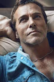 Laurent orry, alias jérôme belesta, va quitter plus belle la vie. Laurent Hennequin Posts Facebook