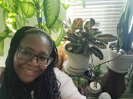 Happy Saturday plant moms, I'm spending some time with my babies today. I  also plan to try my luck at decorating Planters since most of them are  pretty plain. Wish me luck!