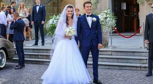 Simona halep took to social media to announce that she has tested positive for coronavirus and is recovering well from her mild symptoms. Radwanska Ties Knot In Poland