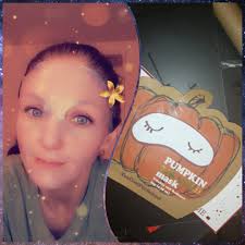 A writer reviews Bliss' 'Gilmore Girls' 25th anniversary skin care  collection, which includes a pumpkin lip mask that Emily Gilmore (Kelly  Bishop) loves.