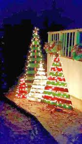 Bobayule Com Bobayule On Budget Ideas Christmas Lawn Decorations Pallet Christmas Tree Christmas Decorating Hacks