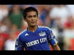 India captain sunil chhetri on wednesday said people who understand the sport of football know there is no comparison between him and argentina striker lionel messi. Sunil Chhetri Vs Manchester United 14th April 2010 Youtube