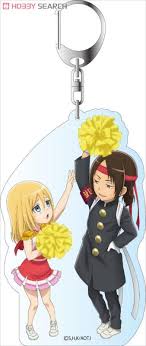 Bir süre bu şekilde yaşayan insanlar bir gün duvarlardan da büyük bir dev'in gelmesi ile duvarları yıkılır ve tehlike altına girerler. Attack On Titan Junior High Big Key Ring Krista Ymir Anime Toy Hi Res Image List