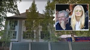 She is the daughter of the businessman. Celina Midelfart Tor Olav Troim Celina Midelfart Og Tor Olav Troim Har Tapt Stort Pa Borr Drilling Na Har Hun Flyttet Hit
