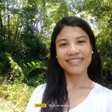 A blogger-doctor reconnects with his ex!