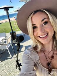 Caitlin Weathers's Instagram, Twitter & Facebook