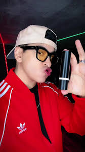 Isaac Vela 👽 (@isaacvelaoficial)