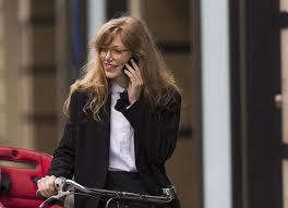 7 Ways To Make Yourself Look Older Yes Older At Work Makeup To Look Older Look Older Professional Fashion