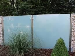 Sichtschutz Aus Glas Fur Den Garten Glasprofi24 Sichtschutz Garten Sichtschutz Glas Sichtschutz Terrasse Glas