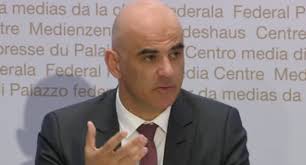Restauranttisch mit vier personen hinzusetzen darf, hat alain berset mit seiner humorvollen antwort die stimmung im raum gelockert. Bundesrat Berset Erwartet Corona Welle Bei Nicht Geimpften Schaffhauser Nachrichten