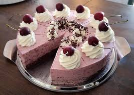 Zutaten für den teig 4 eier, 170g zucker, 20g backkakao, 200g mehl, 1 päck. Zur Kirschenzeit Haben Wir Stracciatella Kirsch Torte Im Angebot Bild Von Cafe Kannchen Bad Malente Tripadvisor