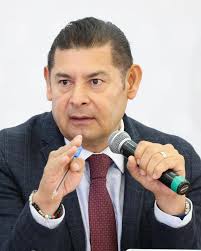 🔴El gobernador de Puebla, Alejandro Armenta, afirmó que los  estacionamientos de los estadios seguirán siendo gratuitos para las  familias poblanas, ya que su gobierno respeta la ley y no permitirá  actividades delictivas.