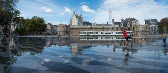 That said, nantes has strong historical connections with the adjoining region of brittany, and is the historical capital of the region (though not its official capital since the days of napoleon). Nantes Lasst Kinderaugen Leuchten