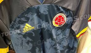 La camiseta de la selección colombiana 2020/2021, con corte clásico y cómodo, mezcla las raíces del país con la pasión por el fútbol. Nueva Camisa Seleccion Colombiana Futbol 2020 Adidas Se Filtra El Diseno De La Nueva Camisa De La Seleccion Colombia Deportes Caracol Radio