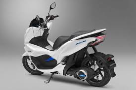 Honda Pcx Electric Scooter Uses Battery Swapping Best Scooter E Scooter Honda