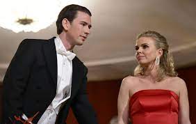 Die ähnlichkeit mit seinem sohn ist verblüffend, weiche gesichtszüge, das gleiche verschmitzte lachen. Kurz Uber Ein Kanzler Baby Zeitpunkt Ruckt Naher Politik Vol At