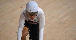 Heat three in the repechages for the women's keirin now, featuring katy marchant after she was relegated from her dominant victory in the initial round. Psotvma8y0o0gm